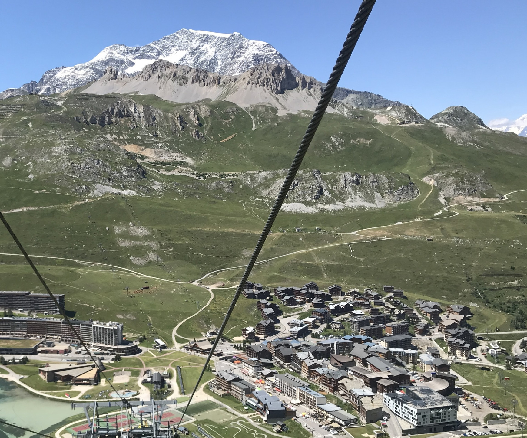 Tignes vue de haut, photo de Fréséric Grellier Tignes, un été au sommet - Tignes, partie 1