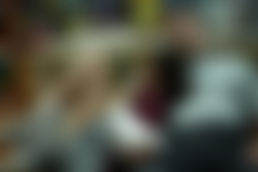 Extérieur Nuit : AFTERSUN, PUIS DE PIRE EN PIRE