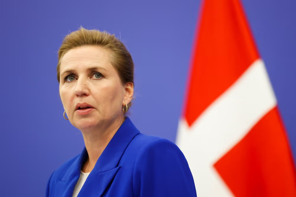 Mette Frederiksen, Première ministre danoise, lors d'une conférence de presse au Parlement européen avec la Présidente du Parlement européen, Roberta Metsola, le 8 juillet 2025. © European Union Aujourd'hui en Europe - 21 septembre 2026