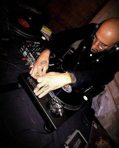 Épisode MAITRE MADJ DANS LE HAPPY MILF SHOW de l'émission Happy Milf Show