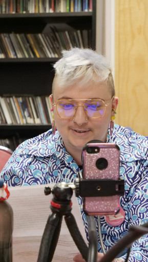 Épisode L'édito testo d'Olga : Karine Lemarchand et les P.... de l'émission Le Lobby