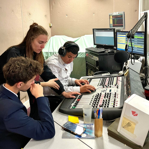 Épisode Comme à la pâtisserie, l’émission des élèves du Ly... de l'émission Les Petites Ondes