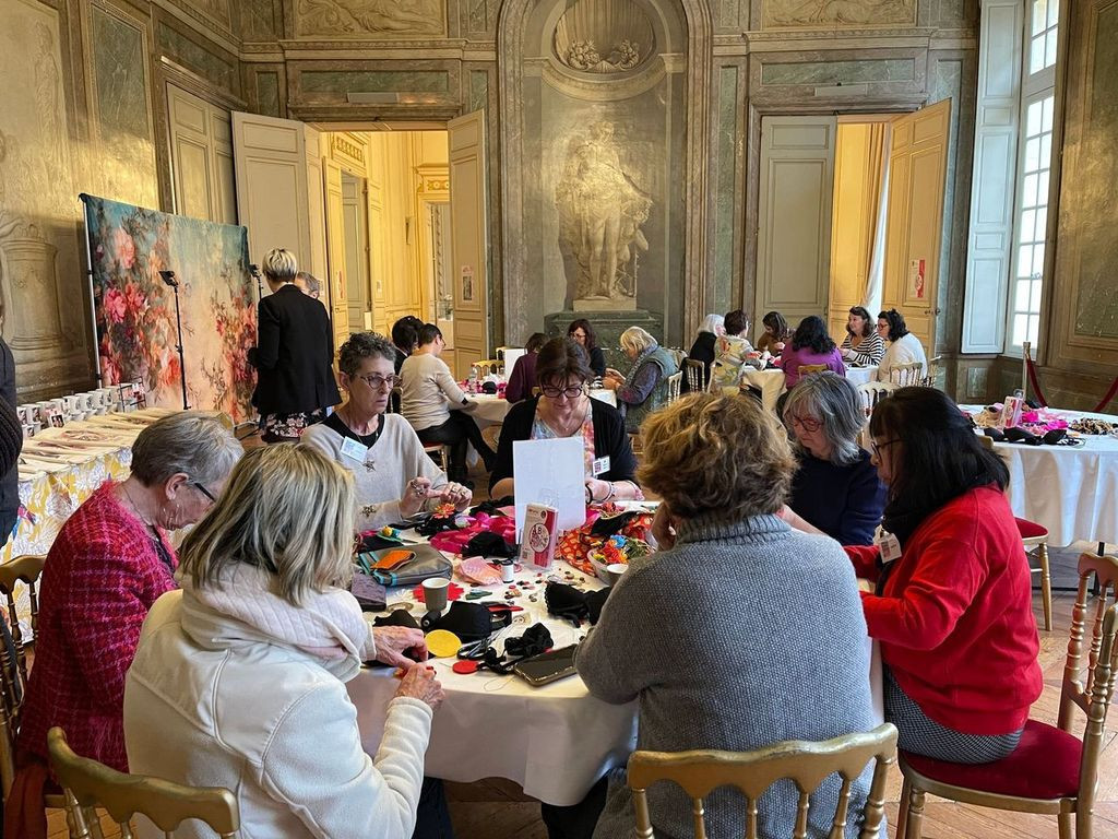 © Sœurs d'encre. Atelier "BoNéNé" dans les salons de l'Hôtel de ville de Bordeaux. BoNéNé : briser le tabou du cancer du sein