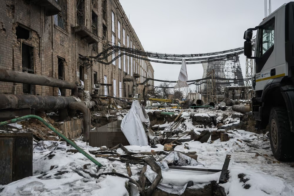 Les rues de Kyiv en Ukraine, le 12 février 2026, presque quatre ans après l’invasion à grande échelle de la Russie en Ukraine. © European union Guerre en Ukraine : Comment la violence de la guerre impacte-t-elle les vétérans ukrainiens ?