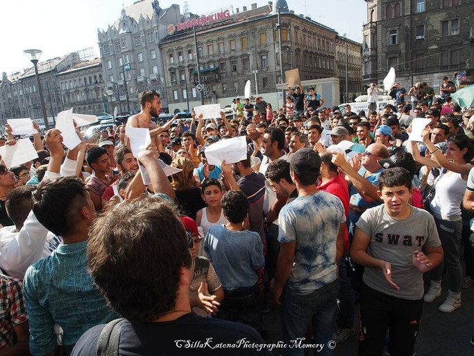 Épisode Radio Camping et la crise des migrants à Budapest de l'émission Radio Camping Paris