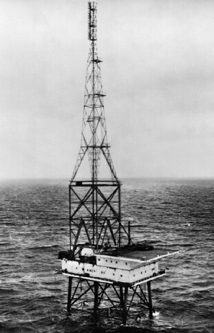 Épisode 8ème épisode: construire une ile de l'émission Les DJs de la Haute Mer