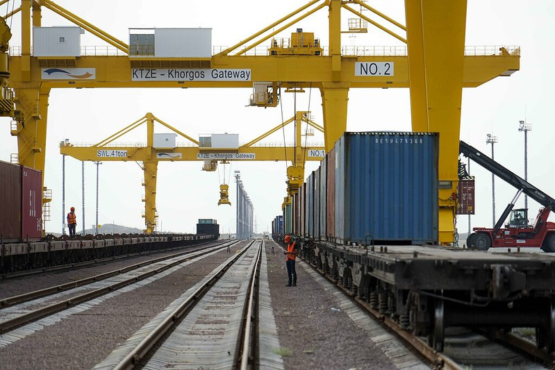 Le port de Korghos au Kazakhstan © Daniel Zaretsky / Flickr Femmes de terrain, la recherche en question avec Marie Hiliquin