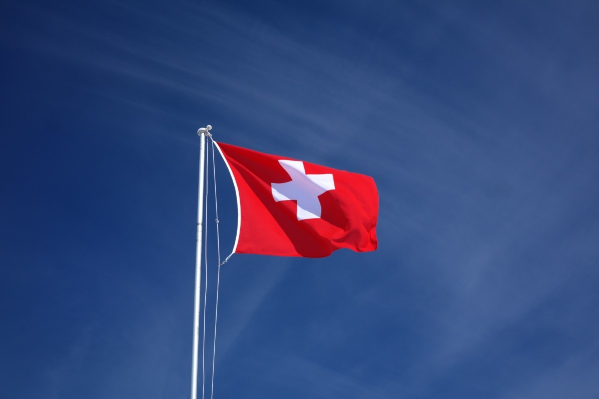Le 14 juin, à l’occasion d’un référendum, les Suisses se prononceront sur l’initiative “Pas de Suisse à 10 millions”, portée par l’UDC. © Pxhere “Pas de Suisse à 10 millions” : un tournant pour les relations Suisse-UE ?