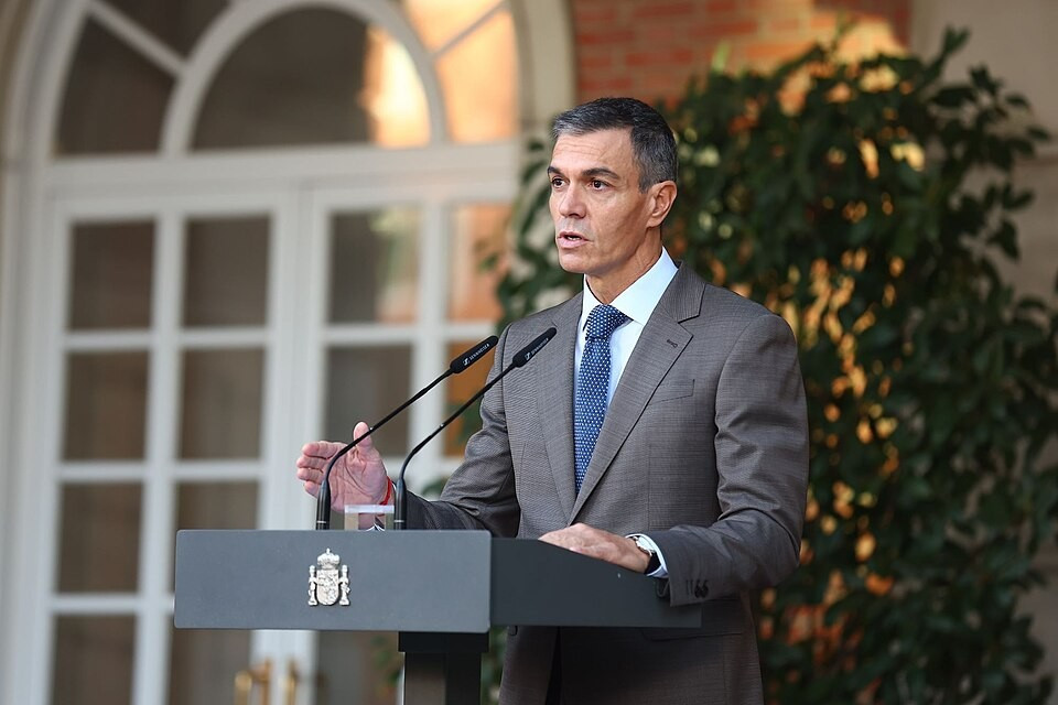 Le Premier ministre Pedro Sánchez durant son allocution officielle lundi 5 septembre depuis le palais de la Moncloa. © Ministry of the Presidency. Government of Spain - Pool Moncloa - 5/10/2026 Aujourd'hui en Europe - 6 octobre 2026