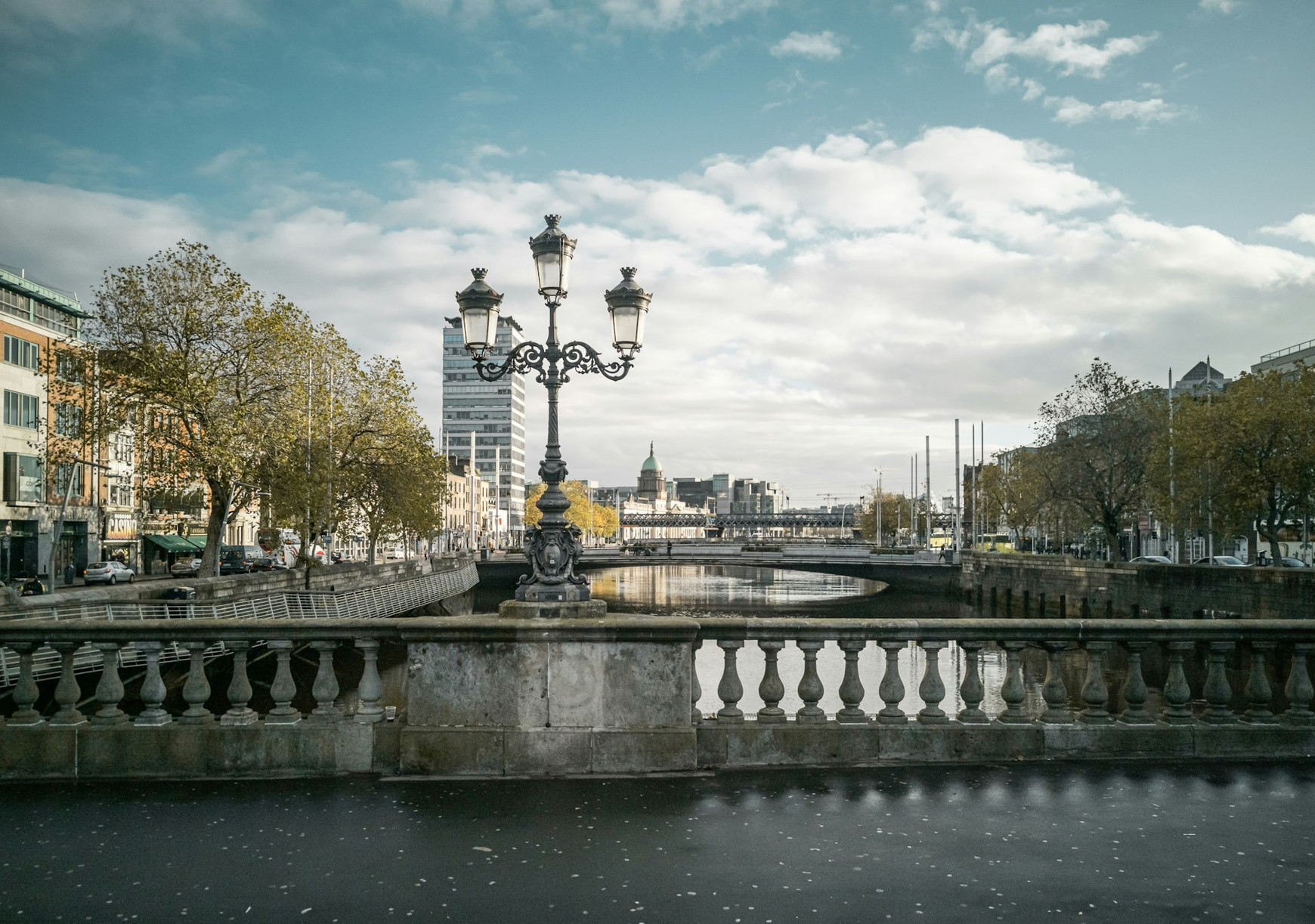 Photo de Gabriel Ramos sur Unsplash Rencontre Littéraire Irlandaise: entretien avec l'autrice irlandaise Naoise Dolan
