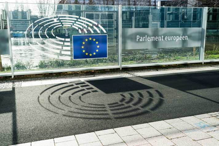 Épisode En Futur Simone #15 – L'Union européenne de l'émission En Futur Simone