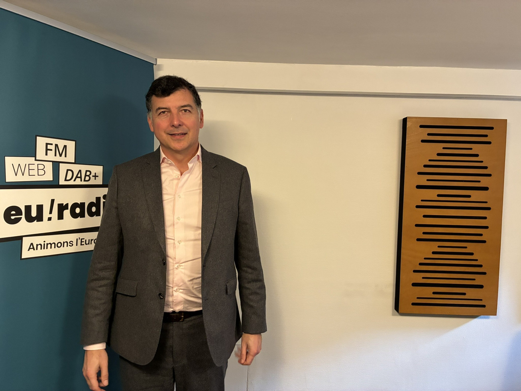 Sébastien Le Fol, directeur adjoint de la rédaction de l’Express Le magazine L'Express fait sa mue européenne