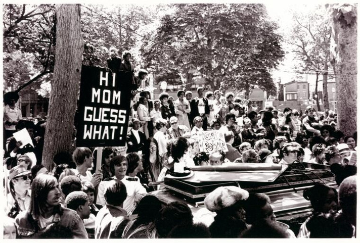 Épisode Le Placard - "I'm coming out" de l'émission Le Placard