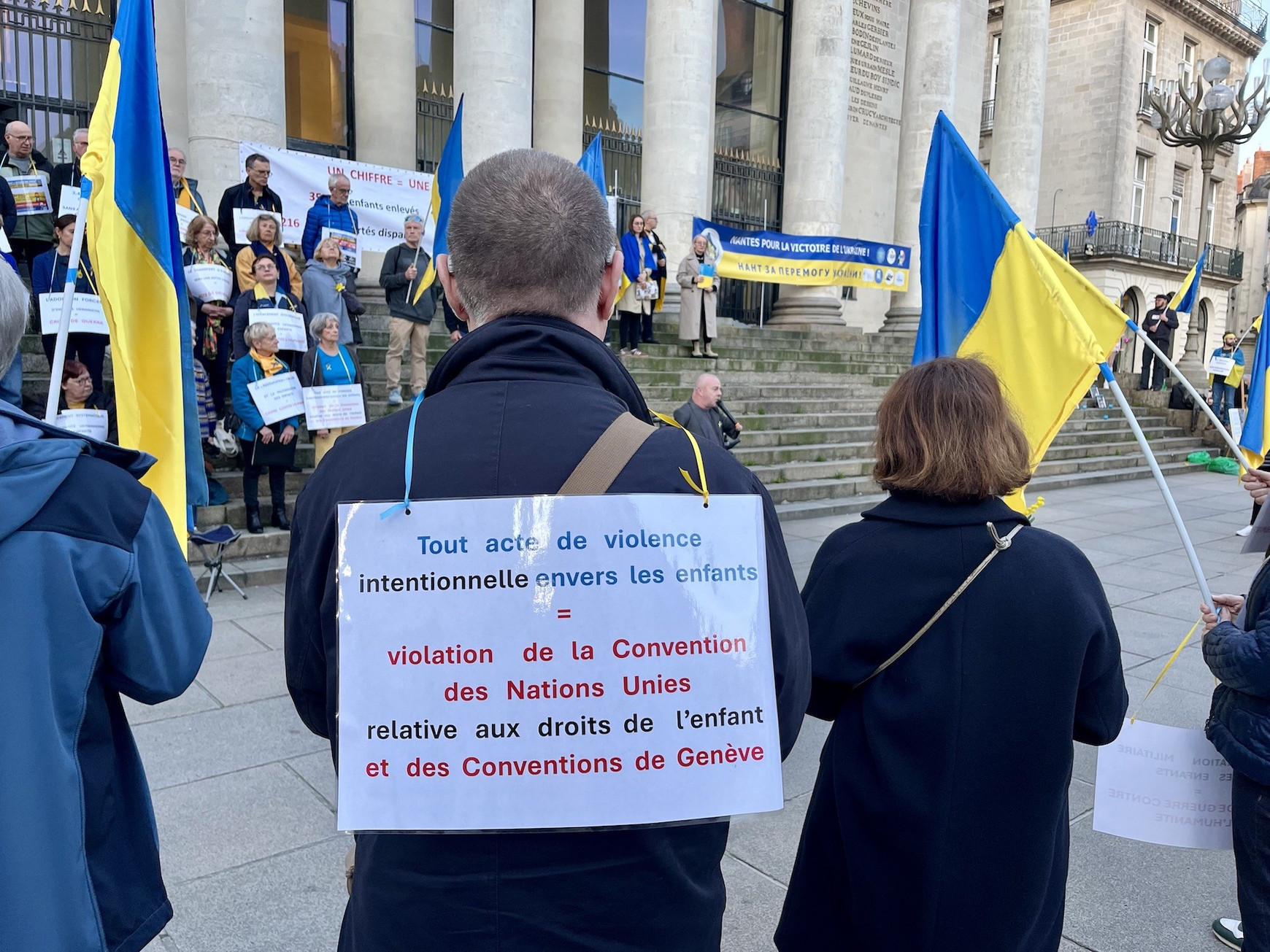 © Virginie Schadler 4 ans de guerre en Ukraine, rassemblement hommage aux enfants déportés