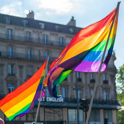 Droit des personnes LBGTQ+ en Europe : des acquis fragiles ?