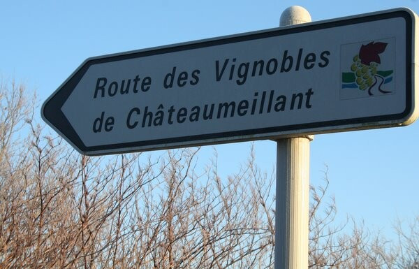 Épisode L'inconnu du Centre Loire : le vignoble de Château... de l'émission Les coudes sur la table