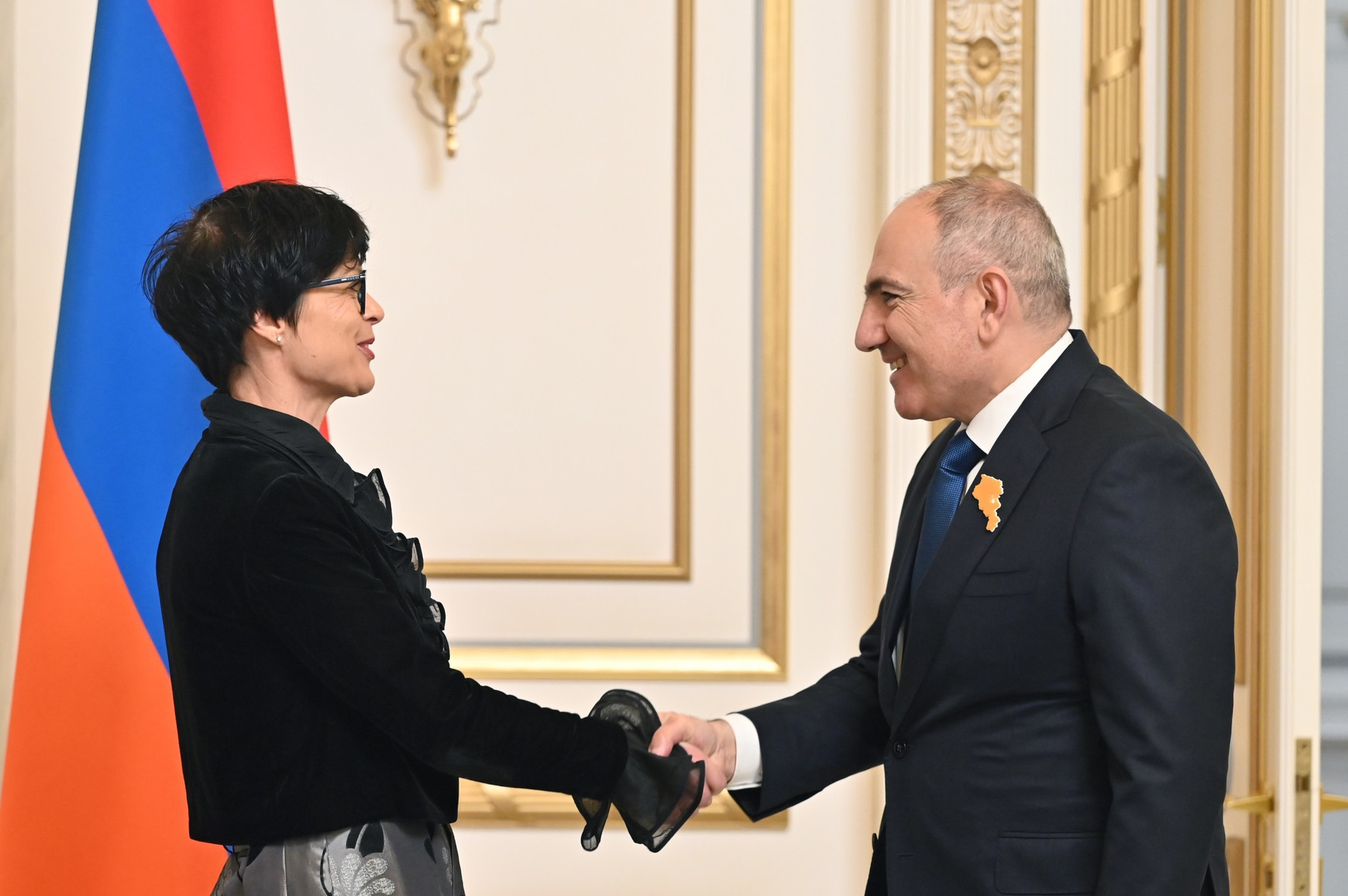 Poignée de main entre Nikol Pashinyan, Premier ministre d'Arménie, et Marta Kos, commissaire européenne. Source : Photo de Karen Minasyan, © Union européenne, 2026, sous licence CC BY 4.0 Où se dirige le rapprochement entre l’Union européenne et l’Arménie ?