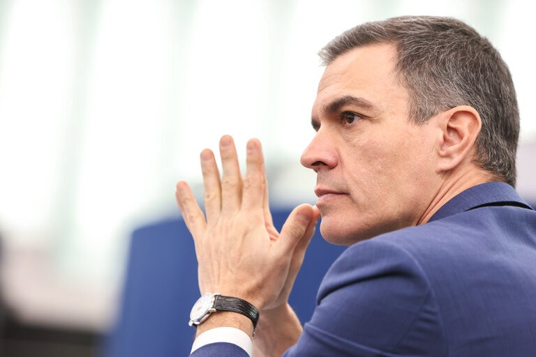 Le Premier ministre espagnol Pedro Sánchez lors d’une session plénière au Parlement européenne le 13 décembre 2023. © European Union 2023 - Source : EP Aujourd’hui en Europe - 1 octobre 2026