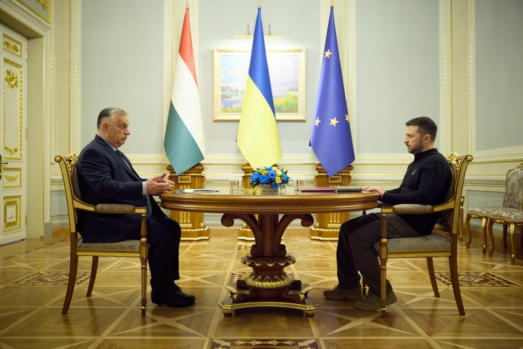 Volodymyr Zelensky en rencontre avec Viktor Orbán, juillet 2024. Source : Site Officiel du président de l’Ukraine, via president.gov.ua, CC BY-NC-ND 4.0 Un obstacle tombe avec la défaite de Viktor Orbán en Hongrie