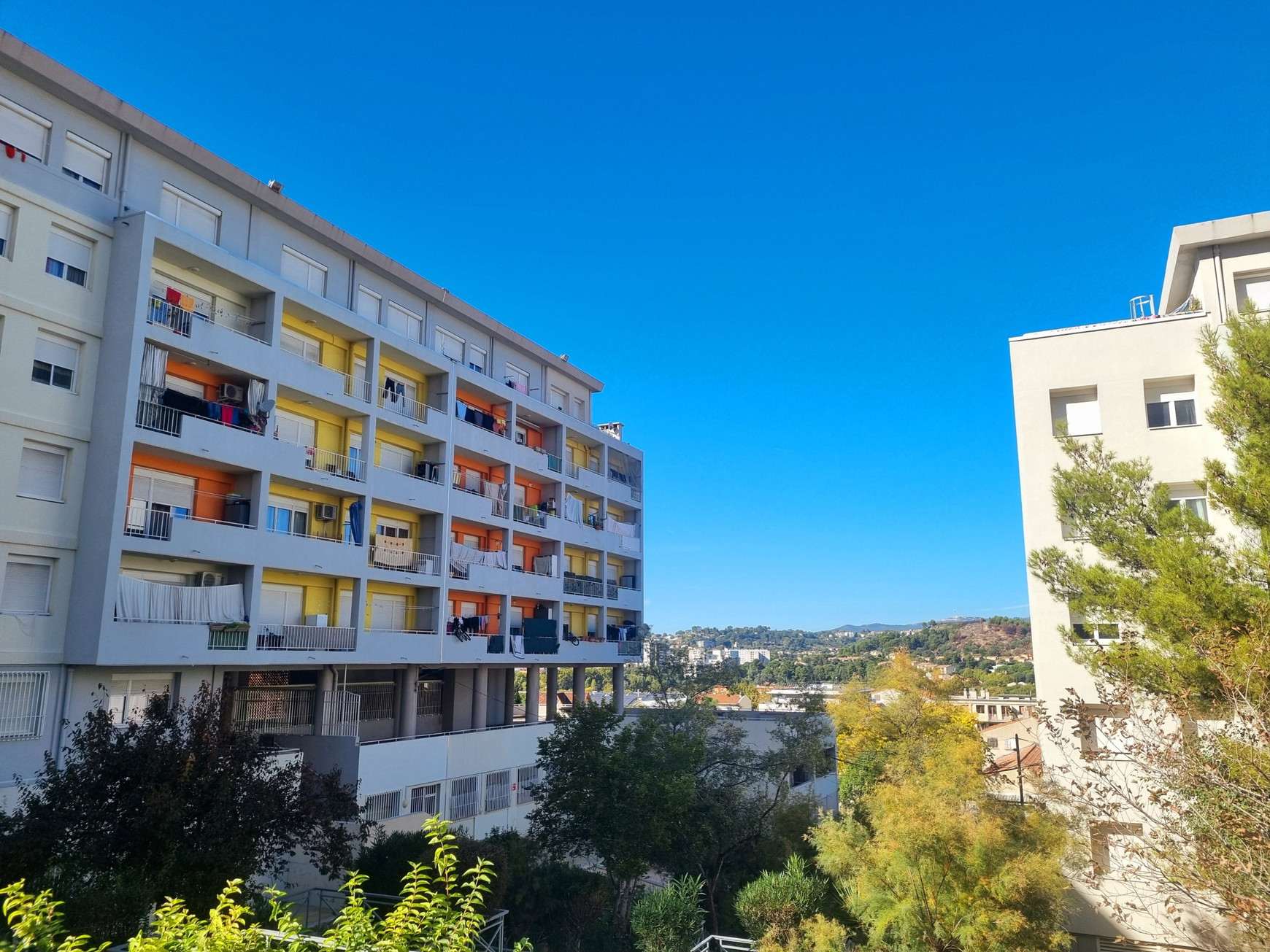 Dans le quartier de la Valbarelle dans le 11e arrondissement de Marseille (Octobre 2025) - Crédits : DR A Marseille, les tables de l'écologie populaire mobilisent les habitants pour la décarbonation de la ville - L'Europe vue d'ici #140