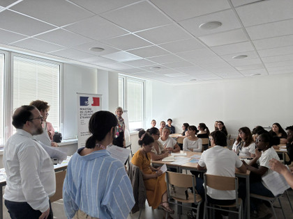 Plongée dans une cellule de crise en ambassade