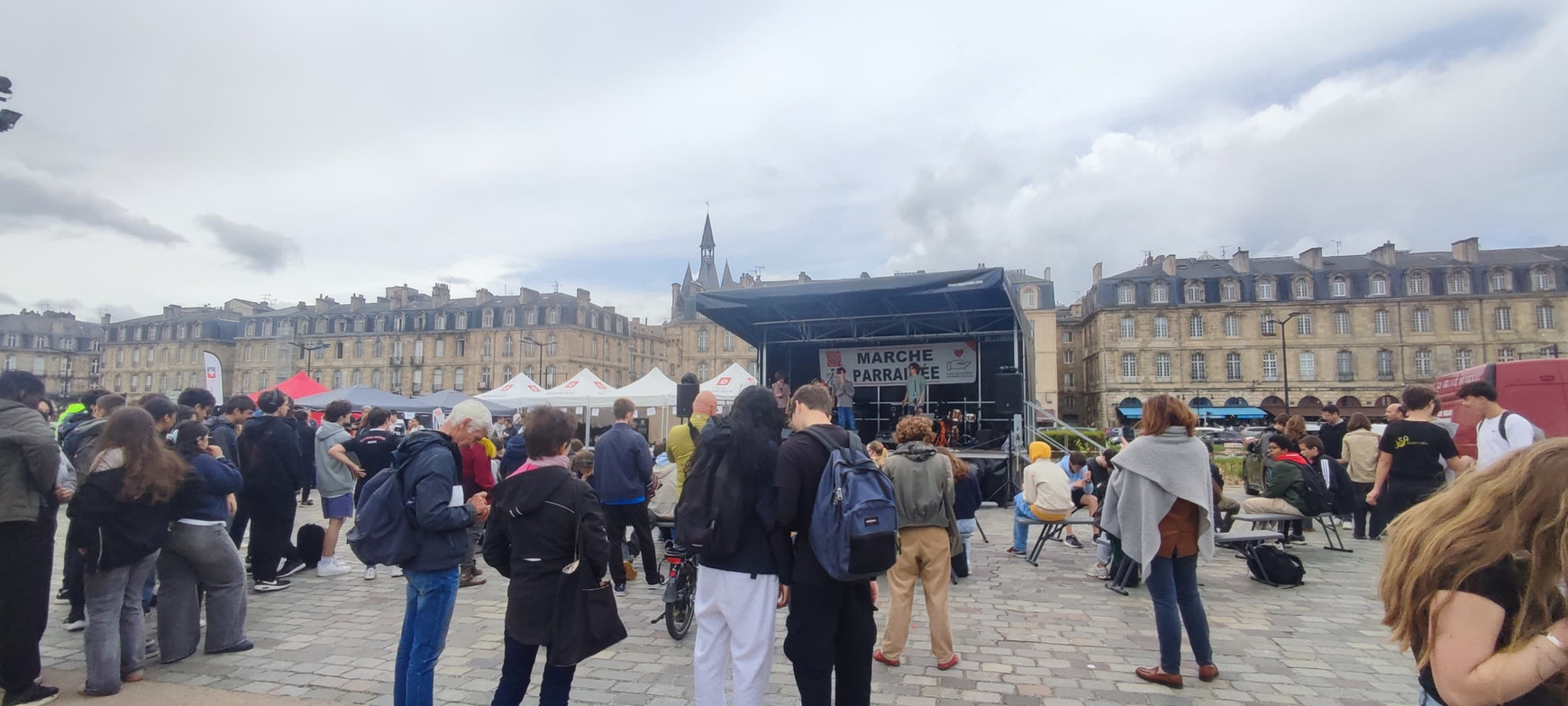 © Cassandre Thomas. Une marche des lycéens en faveur d'associations de solidarité internationale