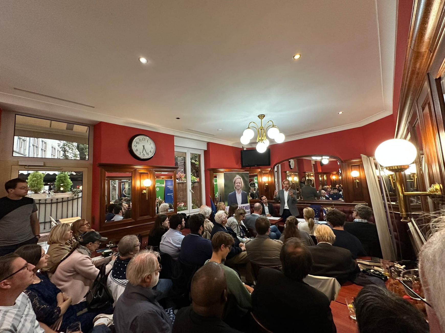 Le député Thierry Sother lors de la soirée débat sur l'Ukraine, à Strasbourg, le 22 septembre 2025. © Charlotte Rousseau Le soutien français et européen à l'Ukraine avec Thierry Sother, député socialiste