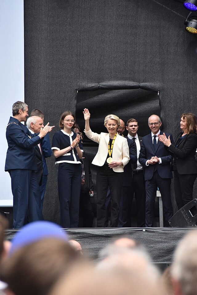 © Wikimedia Commons - Christoph Sager (Remise du Prix Charlemagne 2025 à Ursula von der Leyen) Quoi de neuf en Europe ? - Ursula von der Leyen parle d’une « Pax Europaea »