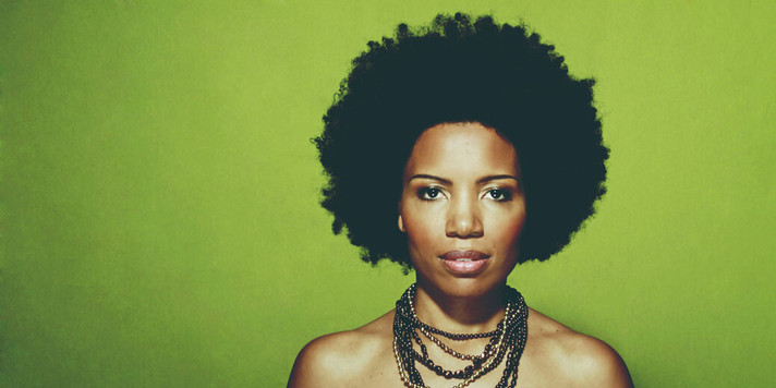 Épisode Proxima en compagnie de la chanteuse cap-verdienne... de l'émission Próxima Estación