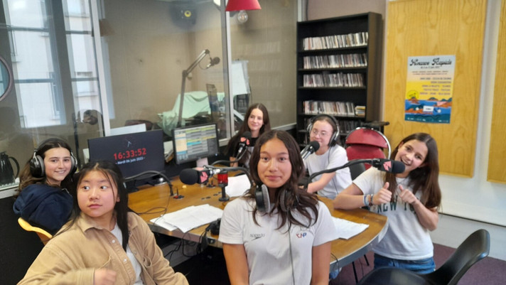 Épisode Les émissions du collège Sainte Clotilde de l'émission Les Petites Ondes