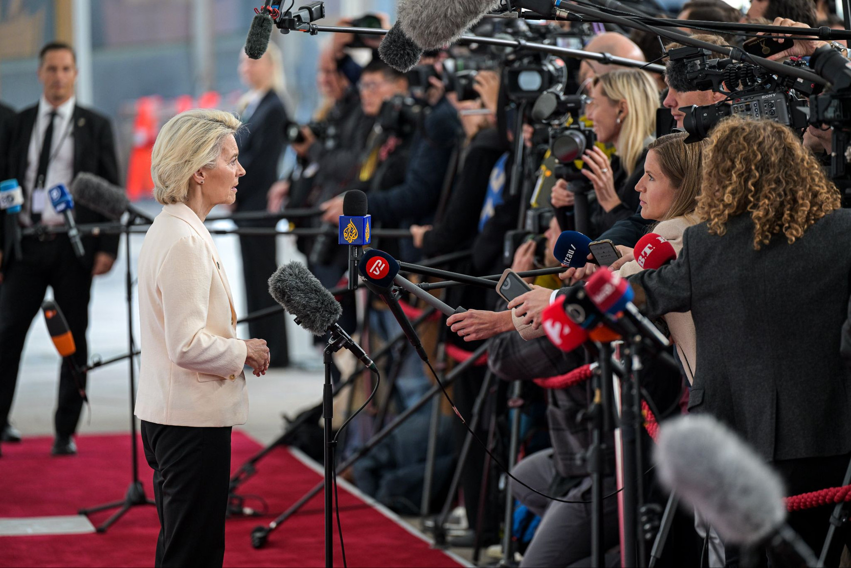 La Présidente de la Commission européenne, Ursula von der Leyen, a longuement discuté d’un projet de “mur de drone” lors du sommet des dirigeants européens tenus à Copenhague (Service Audiovisuel Commission européenne - Dati Bendo) Aujourd'hui en Europe - 7 octobre 2025