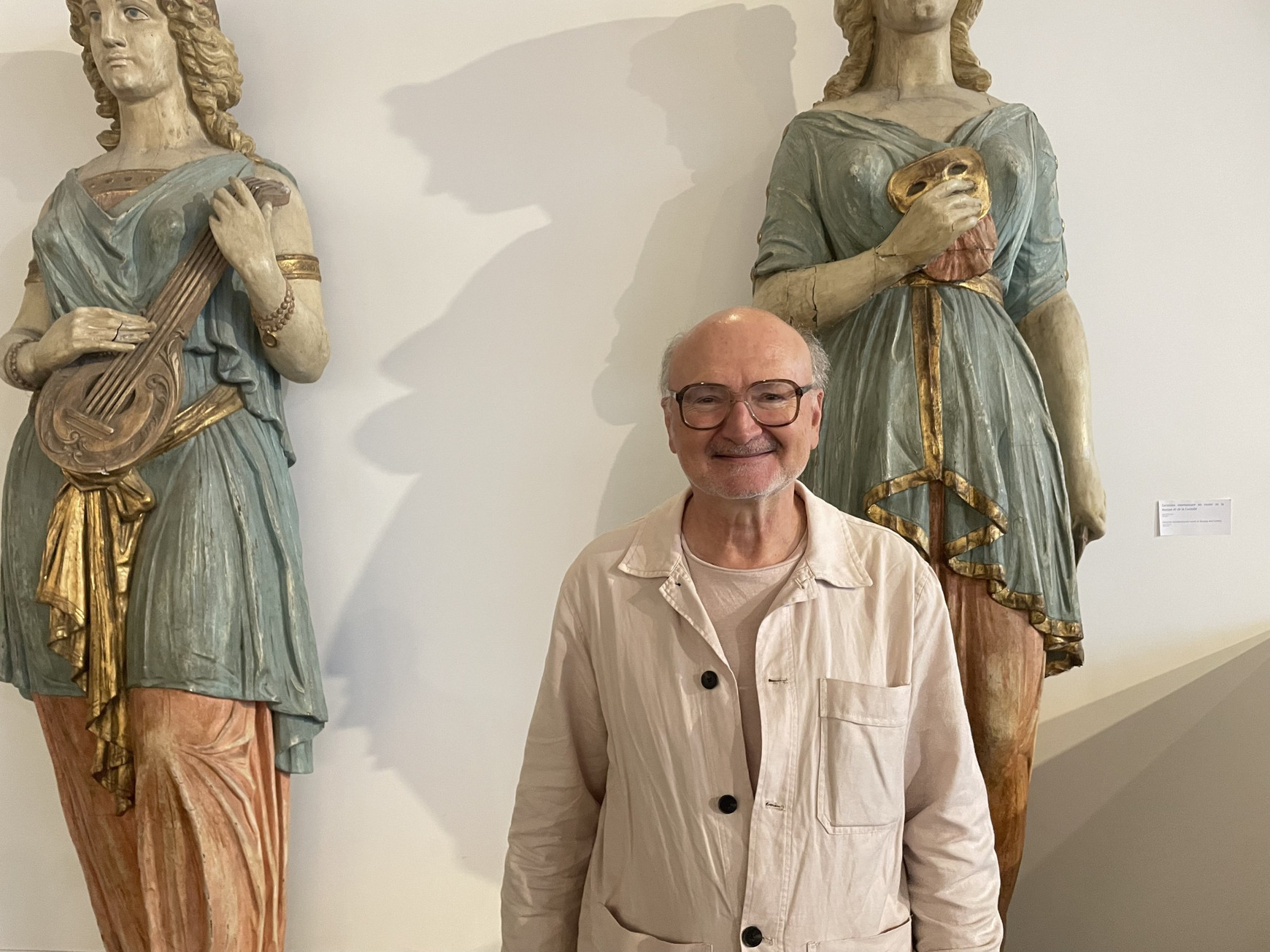 Portrait d'Eric Fottorino au Musée Mer Marine de Bordeaux. © Camille Buonanno. Comment rendre visible le sort des migrants en mer avec Eric Fottorino