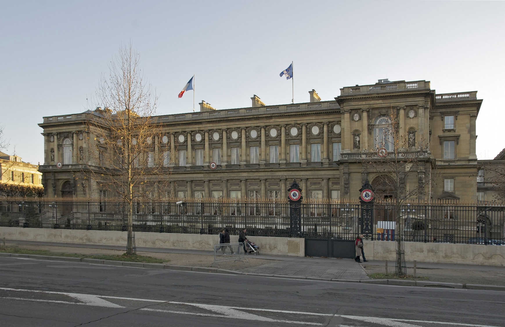 Le Quai d’Orsay, Ministère français des Affaires Etrangères, accueillait ce jeudi les ministres des pays arabes et européens pour travailler sur le plan de paix à Gaza (Jebulon) Aujourd'hui en Europe -10 octobre 2025