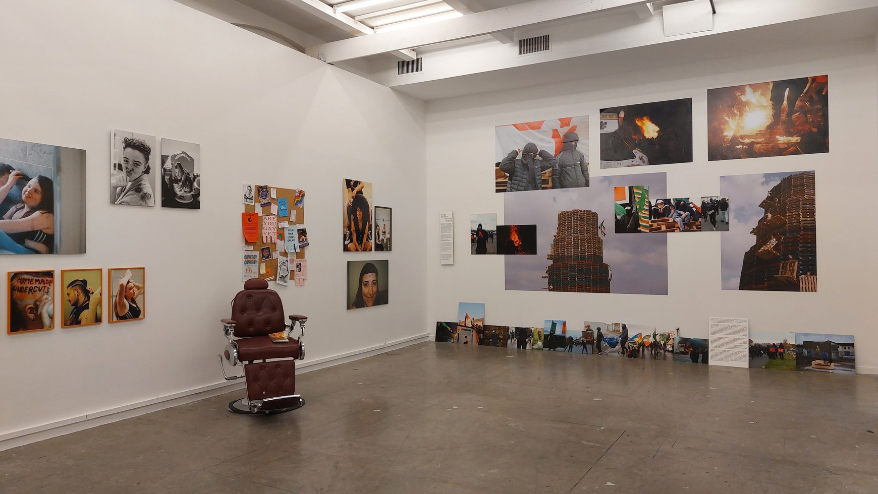 Le focus sur l'Irlande de la 16e édition du festival Circulation(s). À gauche, l'œuvre Pour sa 16e édition, le festival Circulation(s) expose 26 photographes émergent·es de toute l'Europe