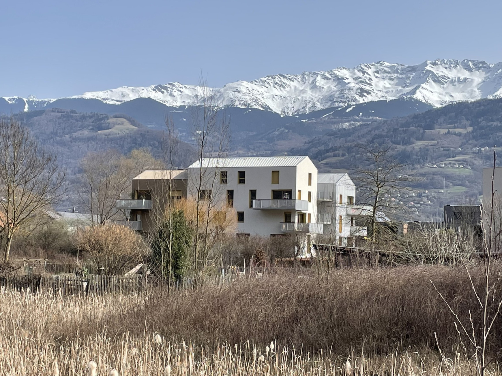 À Crolles, l’habitat participatif « Mosaïque » consiste en un immeuble de quinze logements. © Photo de Marion Paquet En Isère, l’Europe soutient le développement de l’habitat participatif  - L'Europe vue d'ici #155