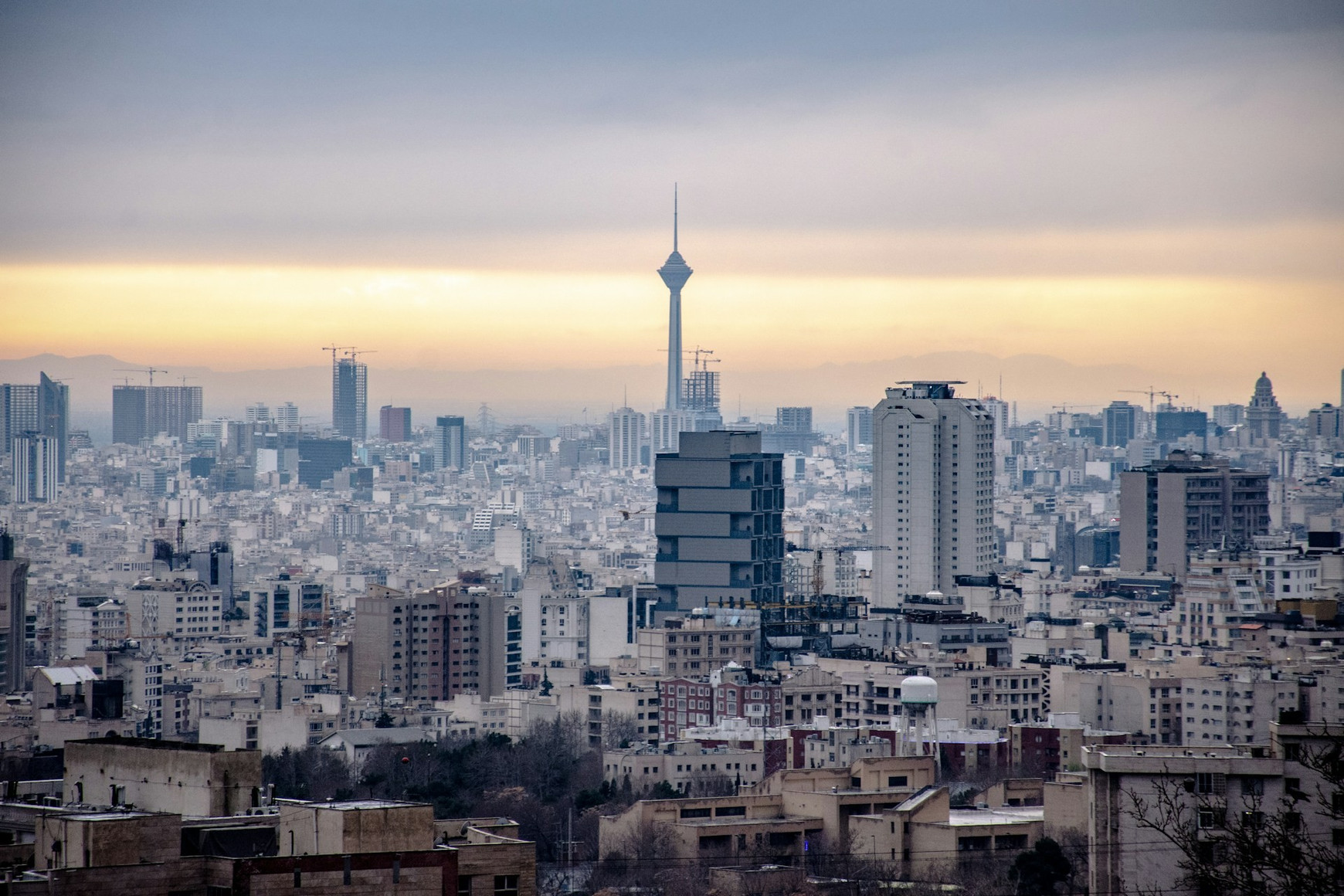 Photo de hosein charbaghi sur Unsplash En Iran, il ne faut pas plus de soldats mais plus d’intelligence politique