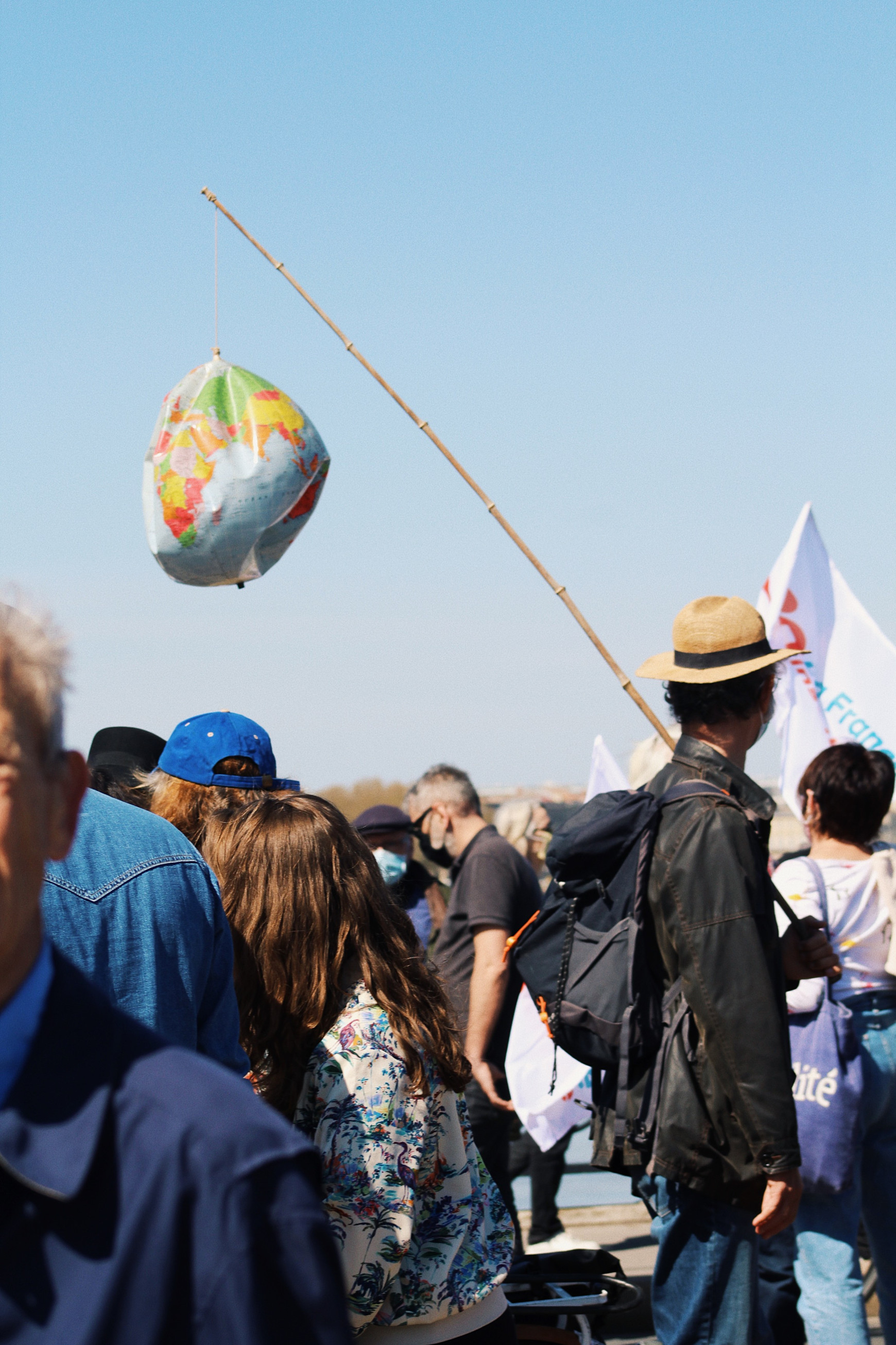 Selon les études de The Lancet et de la Fondation Santé Environnement, entre 59 et 75% sont très inquiets ou extrêmement inquiets du changement climatique et éprouvent de l’anxiété.© Lou Surrans Inondations, incendies : toi aussi tu flippes ?