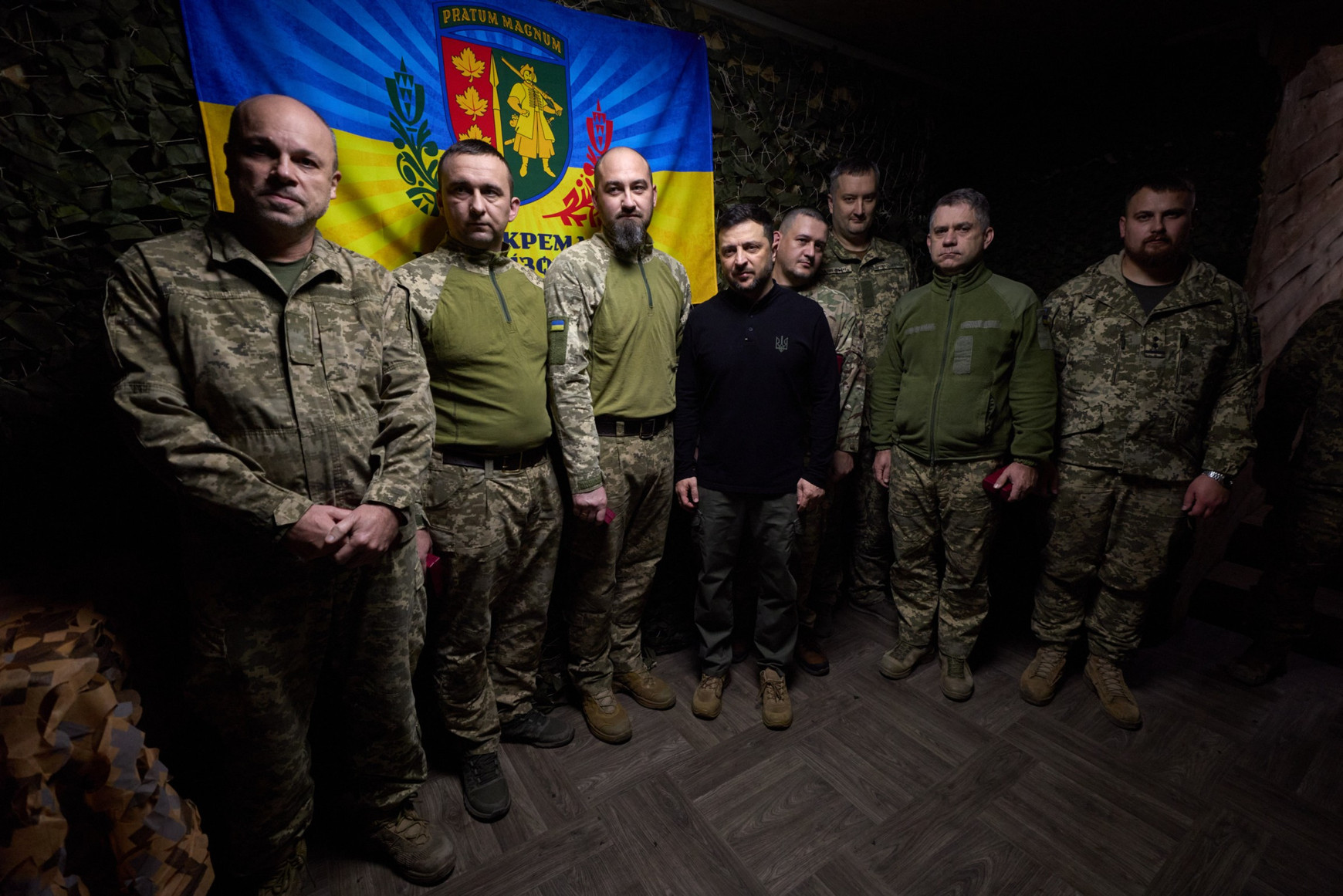 Le président ukrainien Volodymyr Zelensky, en visite dans la région de Zaporijia le 13 novembre 2025. Crédit : © Site de la présidence ukrainienne. Énorme pression sur l'armée ukrainienne