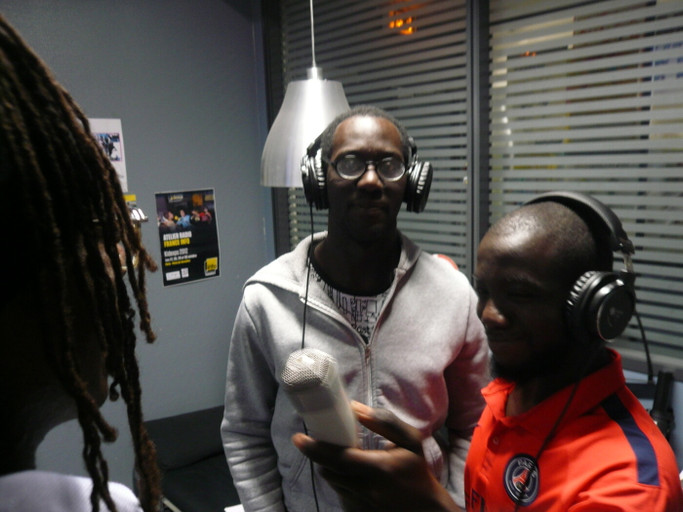 Épisode L’œil à l’écoute - Les yeux fermés de l'émission L’œil à l’écoute