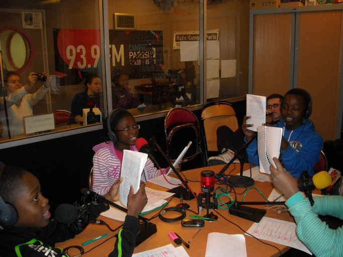 Épisode Lole à Petit Bain :  How To Love avec Radio Toussa... de l'émission L’œil à l’écoute