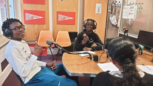 "Ouvre ta gueule", "Team Planet info" et "Radio Cl...