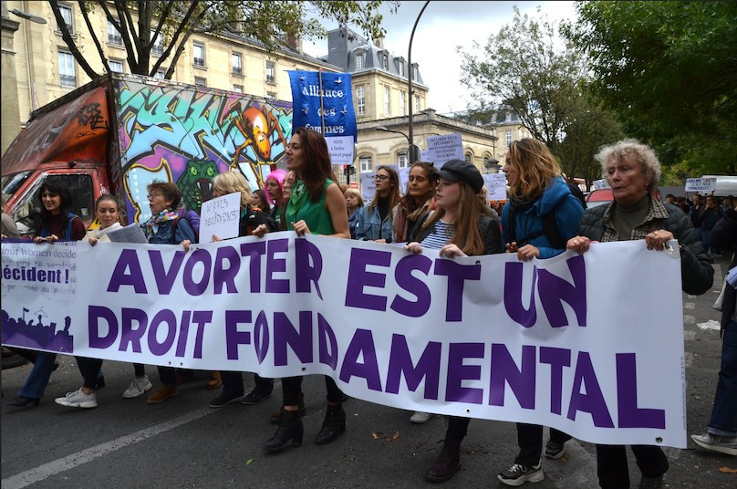 Une manifestation contre les atteintes au droit à l’avortement près de Strasbourg, en 2021. Source: « manifestation contre les atteintes au droit à l'avortement » par Jeanne Menjoulet, CC BY 2.0 Le droit à l’avortement dans l’Union européenne: état des lieux