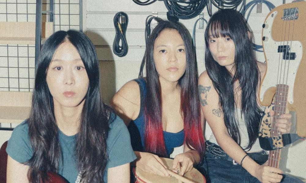 Photo du groupe sur leur bandcamp Sailor Honeymoon - "Paperwork"