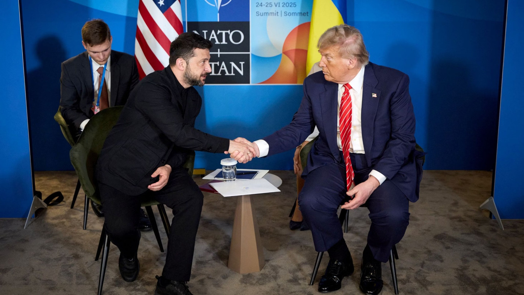 Les présidents américain et ukrainien se retrouvent à nouveau vendredi pour discuter du soutien militaire des États-Unis (HANDOUT / AFP / picturedesk.com) Aujourd'hui en Europe - 17 octobre 2025