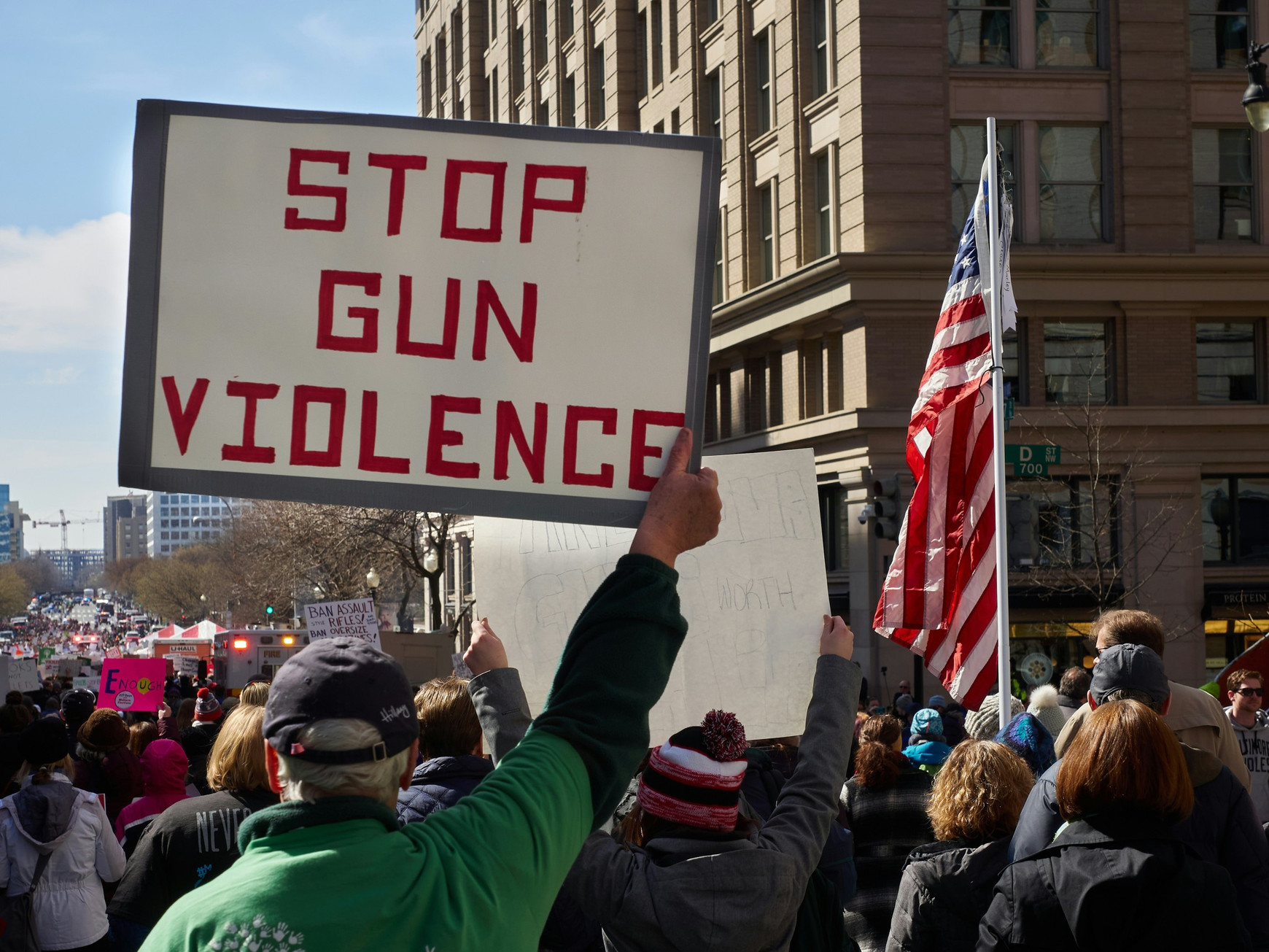 Chip Vincent pour Unsplash Se défendre sans armes : la défense civile non-violente est-elle crédible ?