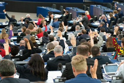 Élections européennes : le Parlement européen pour des listes transnationales et un système de vote unique