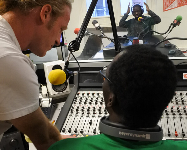 Épisode L'Oeil à l'écoute : Les Yeux fermés de l'émission L’œil à l’écoute