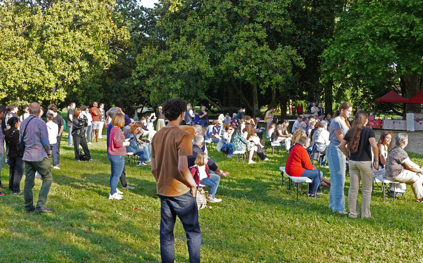 © Pierre-Alain Léouffre. Concert de clôture du festival de la citoyenneté à Podensac. Mai 2025. Podensac : une petite ville rurale où la citoyenneté européenne s'active