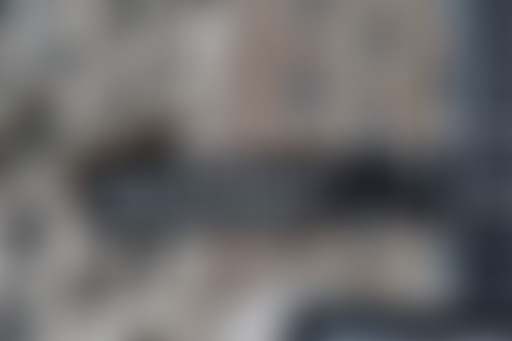 37°2/ Jeanne fait de la Com.