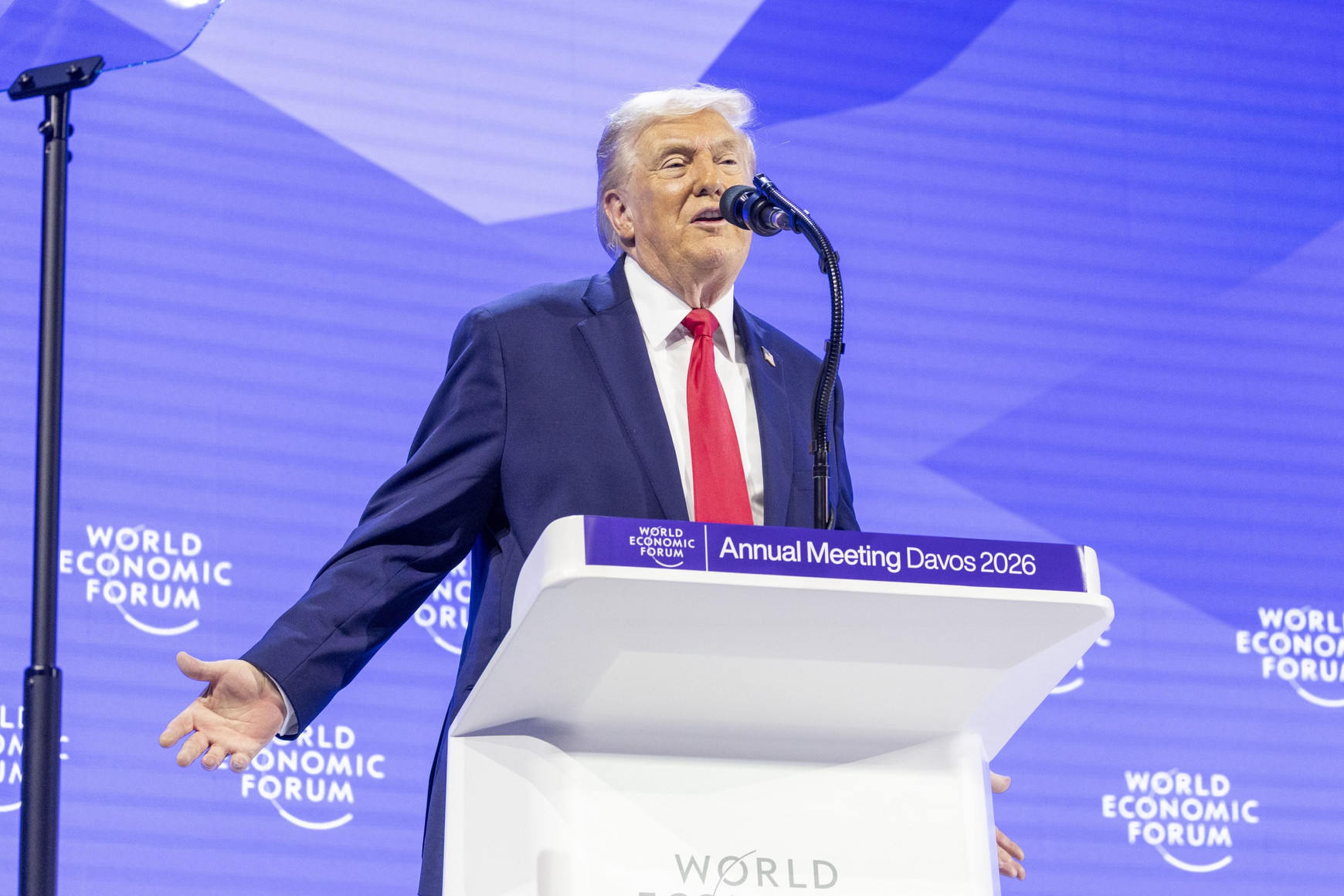 Donald Trump au Forum économique mondial de Davos (Suisse), le 21 janvier 2026.  Source : “World Economic Forum Annual Meeting” di World Economic Forum, CC BY-NC-SA 4.0 Aujourd'hui en Europe - 22 janvier 2026
